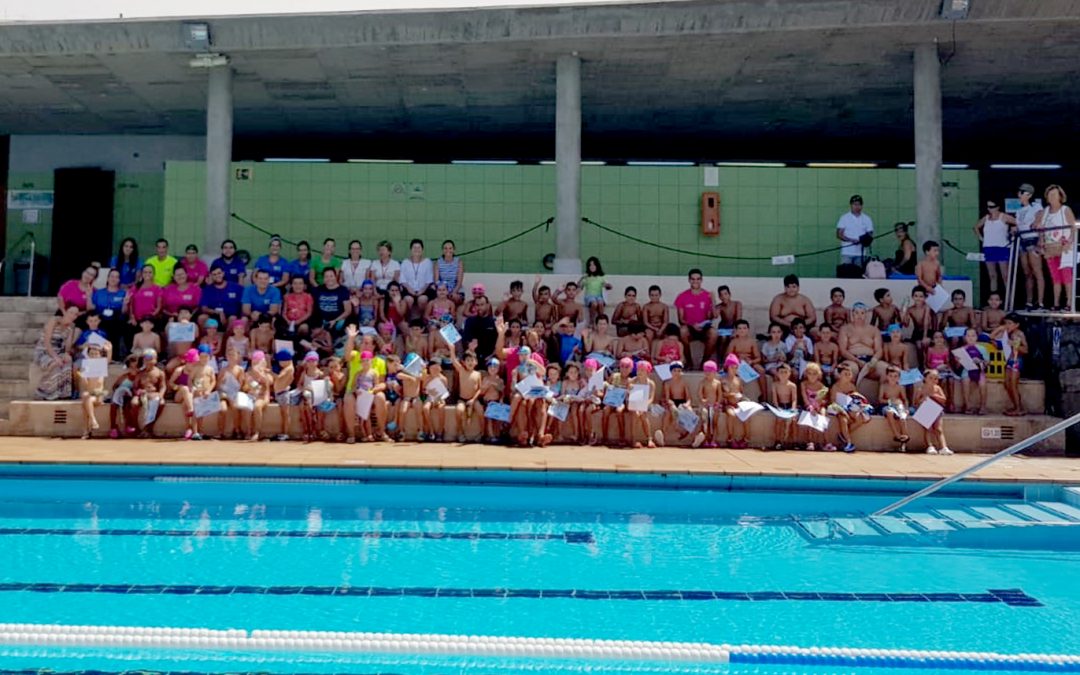 Un total de 119 niños y niñas participaron éste verano en los cursillos de natación en la Piscina Municipal.