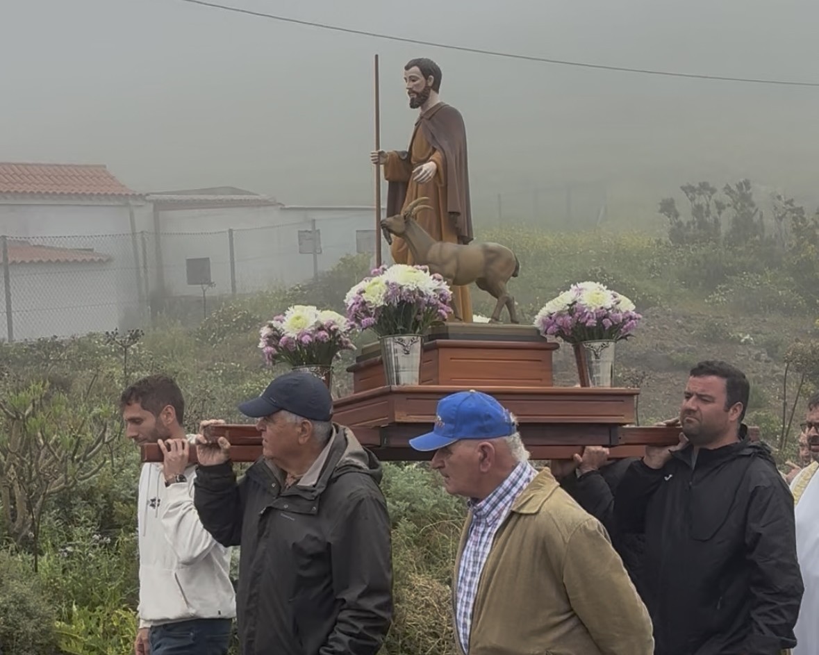 Teno Alto celebra la procesión del Hermano Pedro Teno Alto celebra la procesión del Hermano Pedro